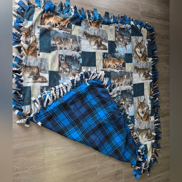 Wolf Patchwork Tie No Sew Fleece Throw Blanket Lap Blanket 50 X 60 - Picture 4 of 5